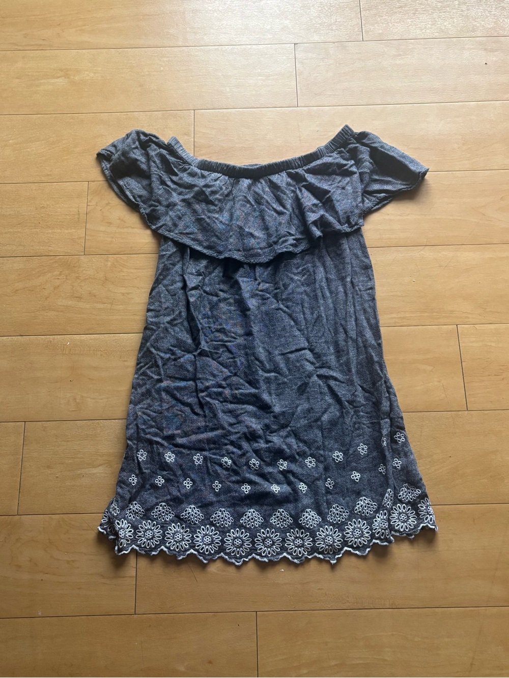 Old Navy Off-Shoulder Eyelet Trim Dress in Heather Gray size S